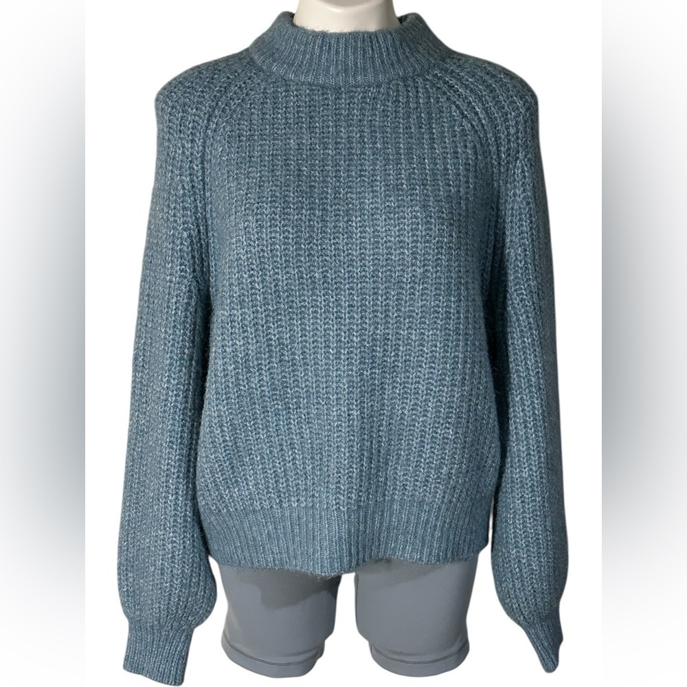 Universal Thread Women's mock turtleneck Blue Knit Sweater. Size L.